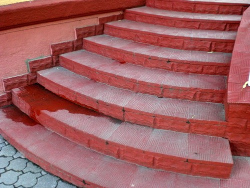 Облицовка бетонного крыльца тротуарной плиткой Облицовка бетонного крыльца тротуарной плиткой