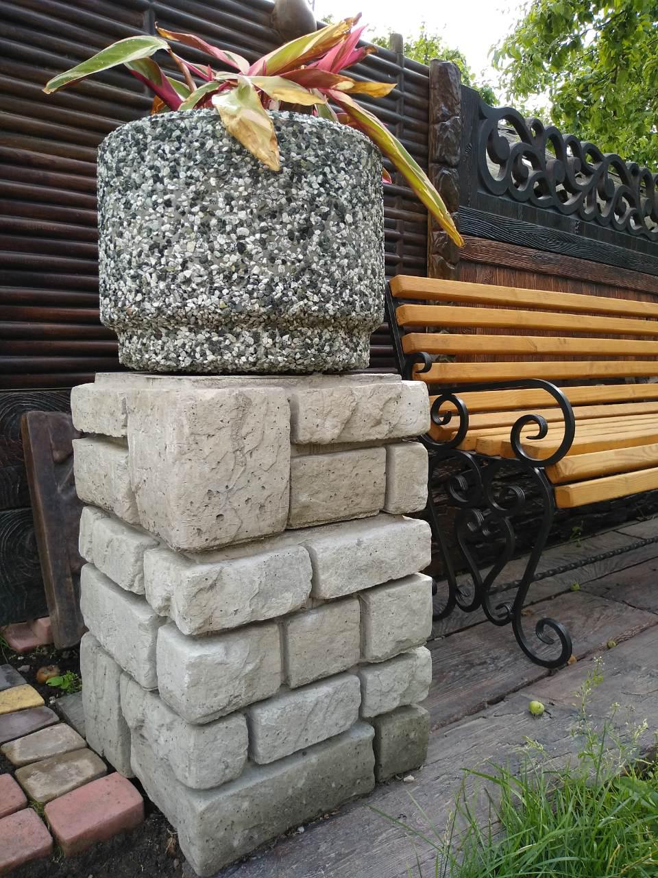 блок камни серый