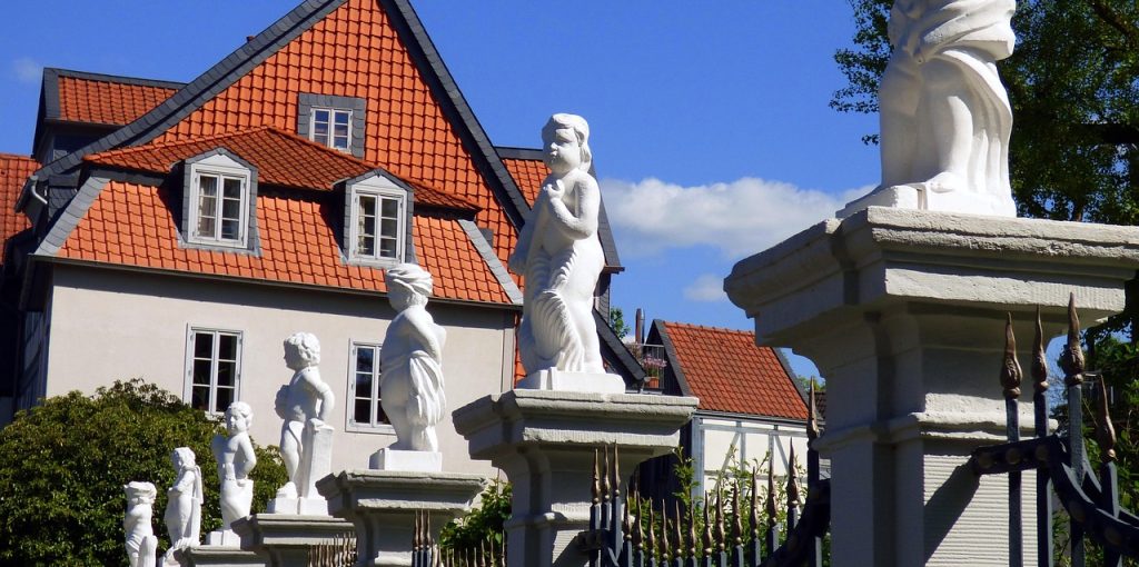 скульптурный забор